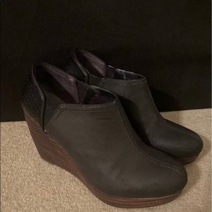 Dr.Scholl’s Womens size 7 black ankle wedge booties.